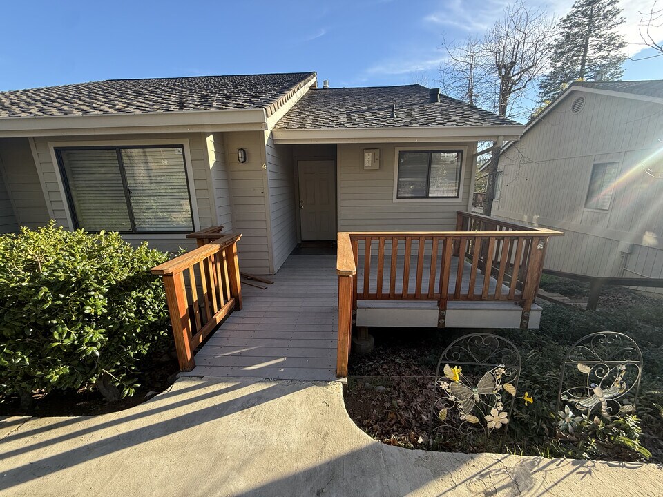 504 Dogwood Dr in Murphys, CA - Building Photo