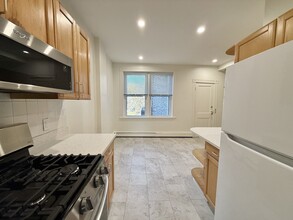 135 Pleasant St, Unit #1 in Brookline, MA - Building Photo - Building Photo