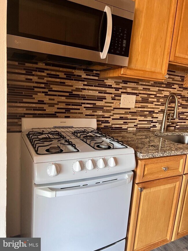 7600 Savannah St-Unit -103 in Falls Church, VA - Building Photo - Building Photo