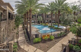 6565 E Thomas Rd in Scottsdale, AZ - Building Photo