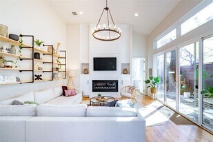 8307 Hathaway Dr in Austin, TX - Building Photo