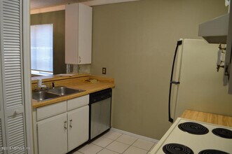 2200 Marsh Point Rd in Neptune Beach, FL - Building Photo - Building Photo