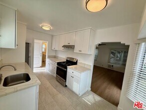 1157 N Genesee Ave in West Hollywood, CA - Foto de edificio - Building Photo