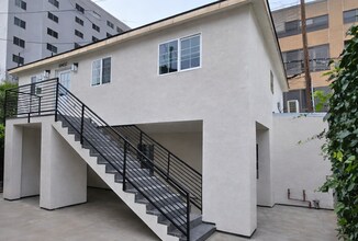 10435 Ashton Ave in Los Angeles, CA - Building Photo - Building Photo