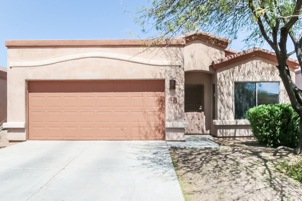 123 E Corte Rancho Colina in Sahuarita, AZ - Building Photo