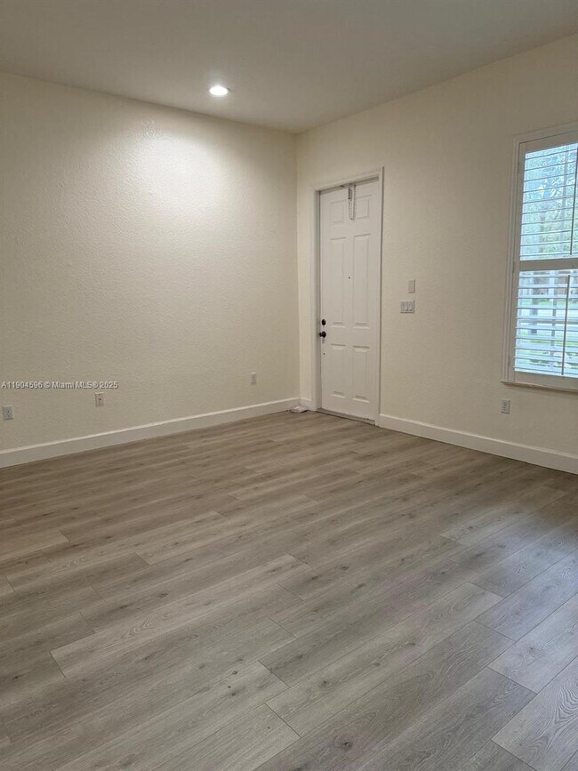 705 SW 147th Ave in Pembroke Pines, FL - Building Photo - Building Photo