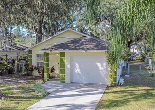 712 Virginia Ave in Auburndale, FL - Foto de edificio - Building Photo