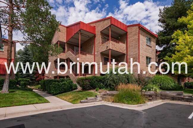 4836 Highland Cir