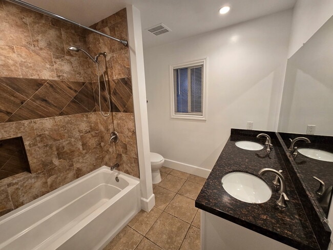 16900 Marlin Pl in Van Nuys, CA - Foto de edificio - Building Photo