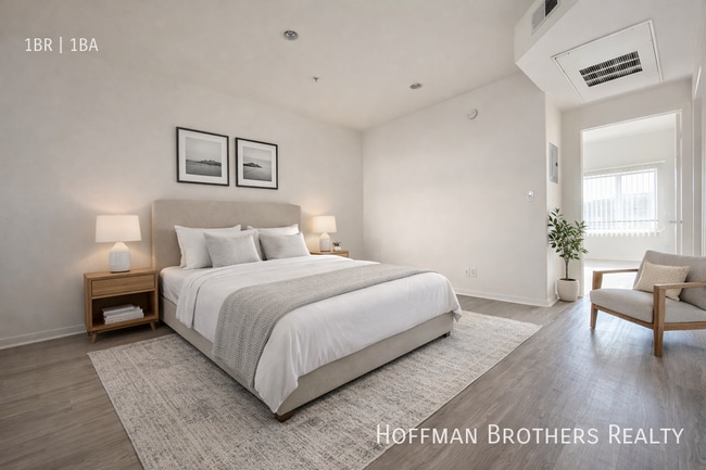 251 Robinson St, Unit 105 in Los Angeles, CA - Foto de edificio - Building Photo