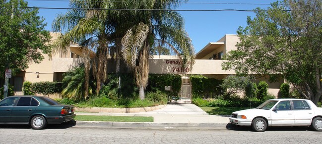 7450 Canby Ave in Reseda, CA - Foto de edificio - Building Photo