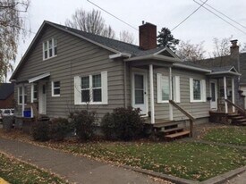2217-2219 NW Van Buren Ave in Corvallis, OR - Building Photo