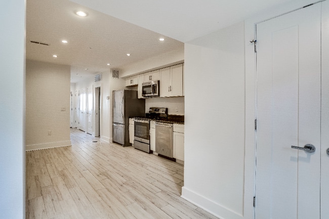 property at 727 Quebec Pl NW