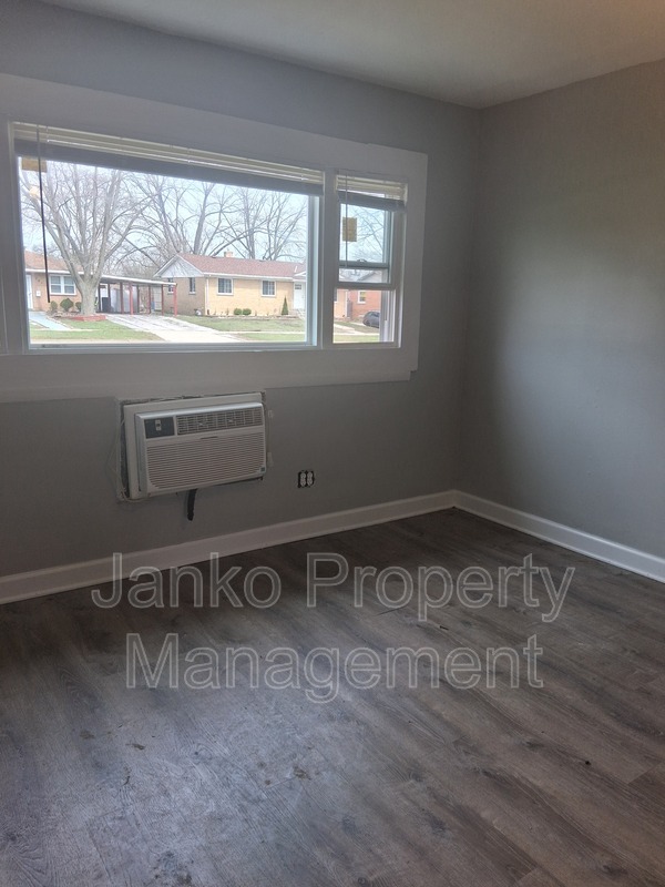 392 W Hickory St in Chicago Heights, IL - Building Photo - Building Photo