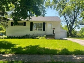 2701 Iroquois Rd in Waukegan, IL - Building Photo - Building Photo