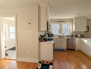 28 Fairmount Ave, Unit 2 in Somerville, MA - Foto de edificio - Building Photo