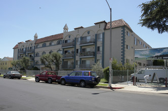 233 S Hobart Blvd in Los Angeles, CA - Building Photo - Building Photo