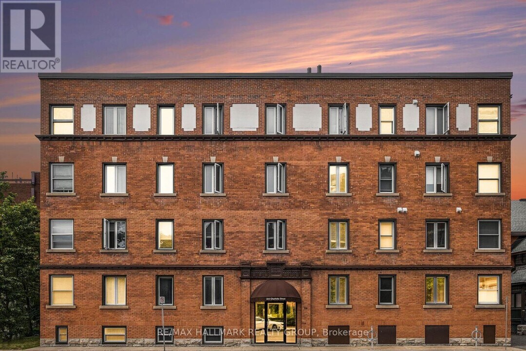 244-244 Charlotte St in Ottawa, ON - Building Photo