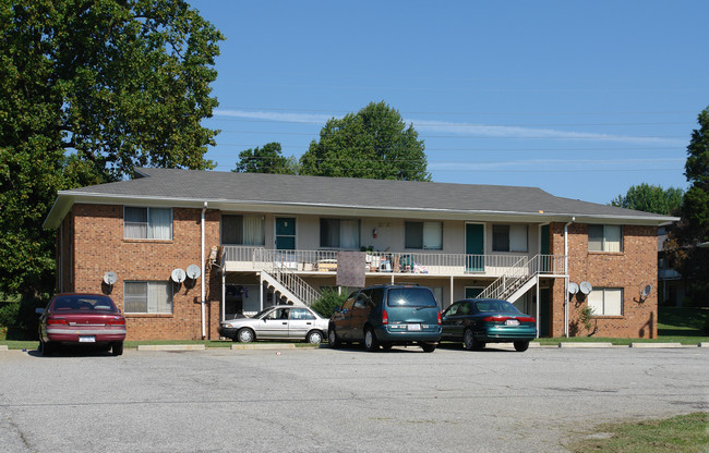 208-212 Kendall Ave in High Point, NC - Building Photo - Building Photo