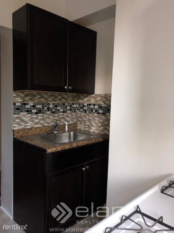 1367 W Estes Ave-Unit -Apt 2M in Chicago, IL - Building Photo - Building Photo