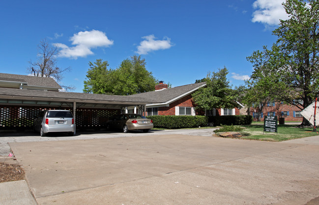 501 E 41st St in Tulsa, OK - Foto de edificio - Building Photo