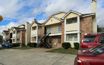 Oakwood Glen Condominiums in Spring, TX - Building Photo - Building Photo