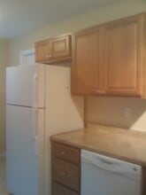 247 Royal Palms Dr, Unit Front Unit in Largo, FL - Foto de edificio - Building Photo