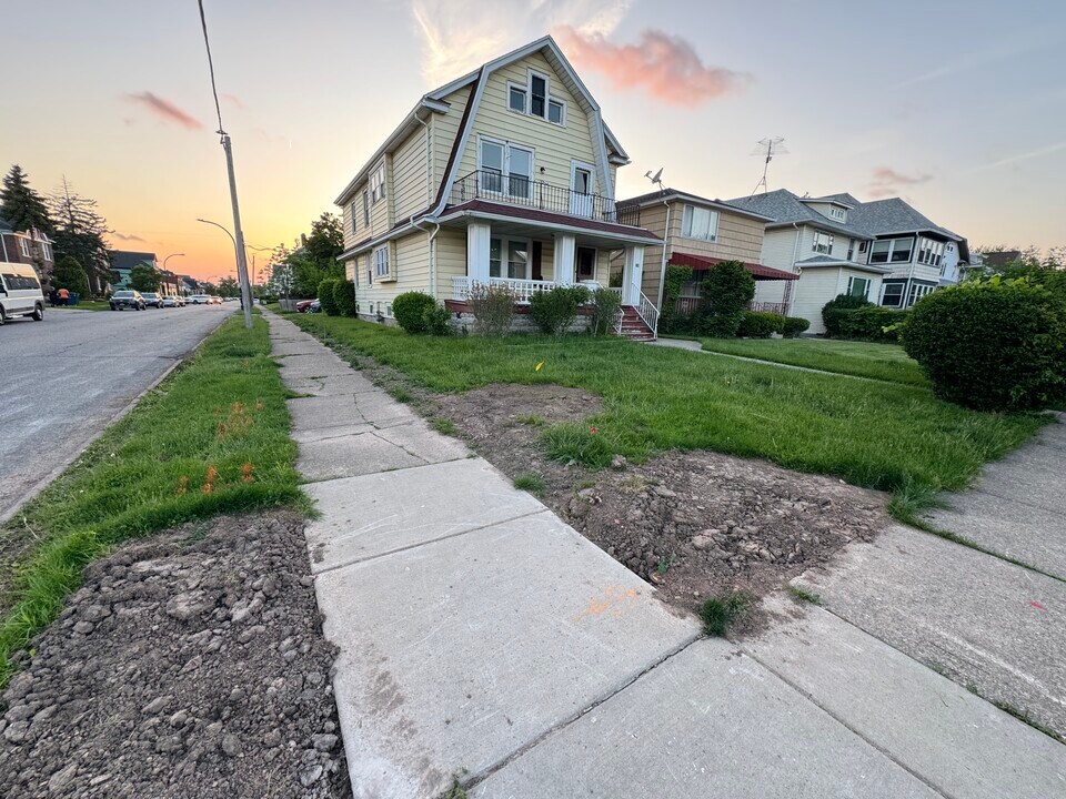 238 Crestwood Ave, Unit Lower in Buffalo, NY - Foto de edificio