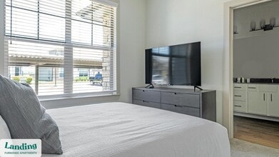 19240 Stokes Rd, Unit 03-104 in Waller, TX - Foto de edificio - Building Photo