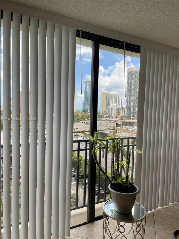 17021 N Bay Rd in Sunny Isles Beach, FL - Building Photo - Building Photo
