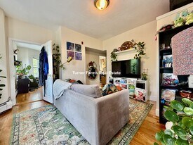 38 Bond St, Unit 2 in Somerville, MA - Building Photo