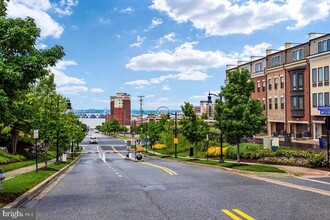 512 Rampart Way in Oxon Hill, MD - Foto de edificio - Building Photo