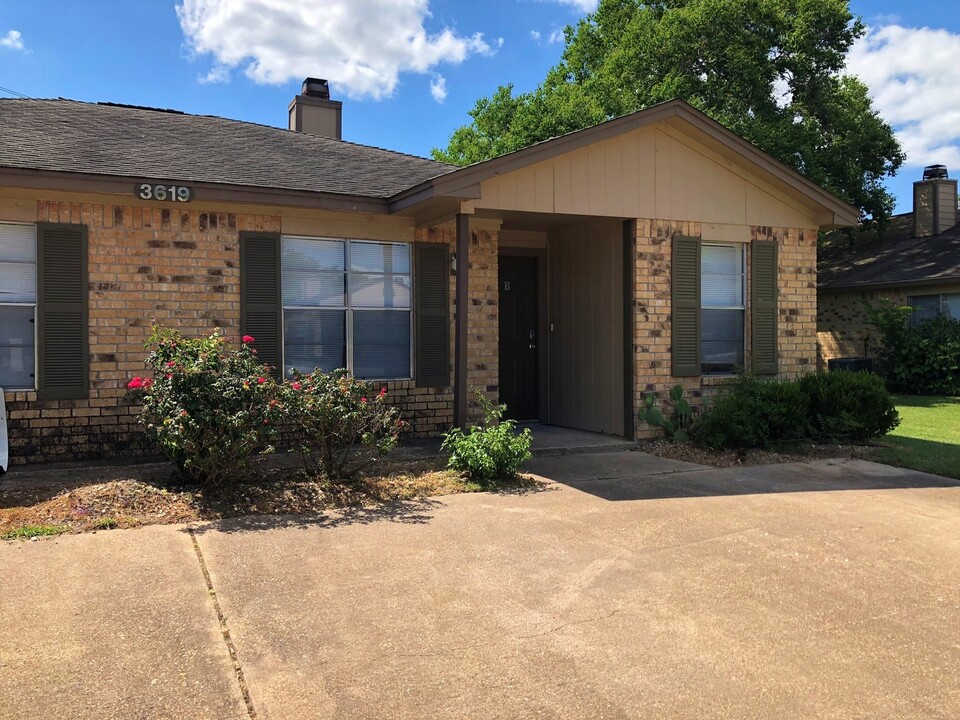 3619 Elliott St in Bryan, TX - Foto de edificio
