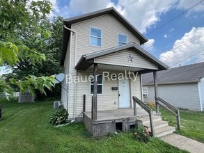 612 Pleasant St in Willard, OH - Building Photo - Building Photo