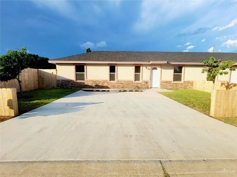107 Bogambilia St in Mission, TX - Building Photo