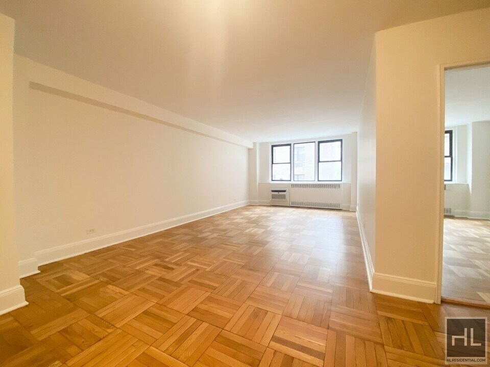 435 E 79th St in New York, NY - Building Photo