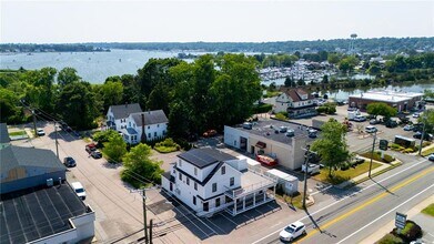 44 Williams Ave in Stonington, CT - Building Photo - Building Photo