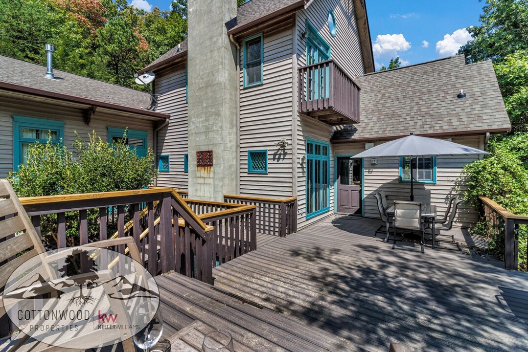 39 Maney Vw Ln in Black Mountain, NC - Foto de edificio