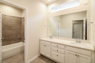 9813 Falling Fern Ln in Houston, TX - Building Photo - Building Photo