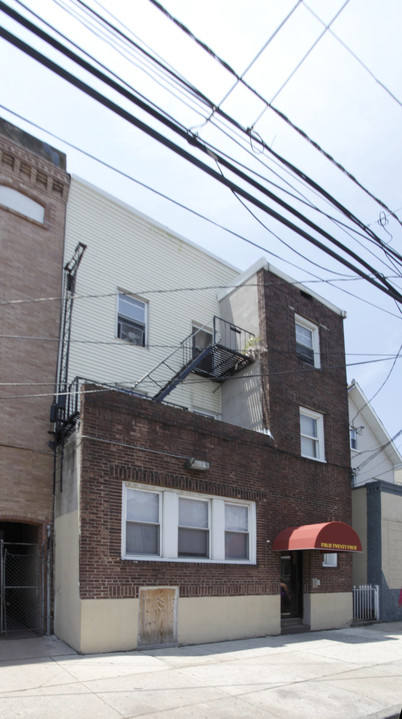 424 E Jersey St in Elizabeth, NJ - Building Photo