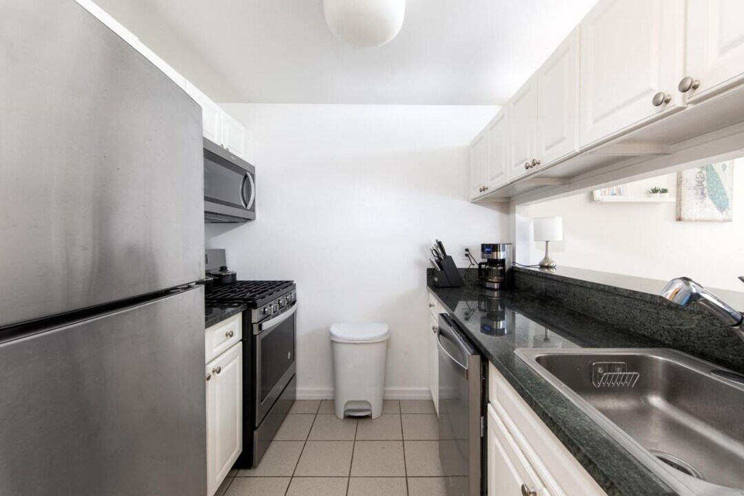 366 W 46th St, Unit 4C in New York, NY - Foto de edificio