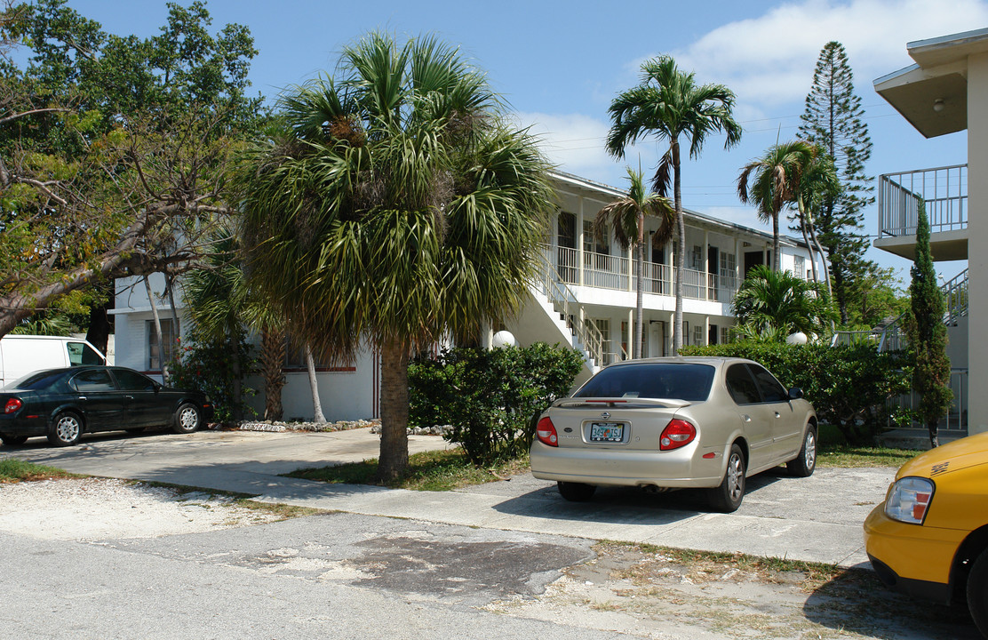 433 NE 37th St in Miami, FL - Building Photo