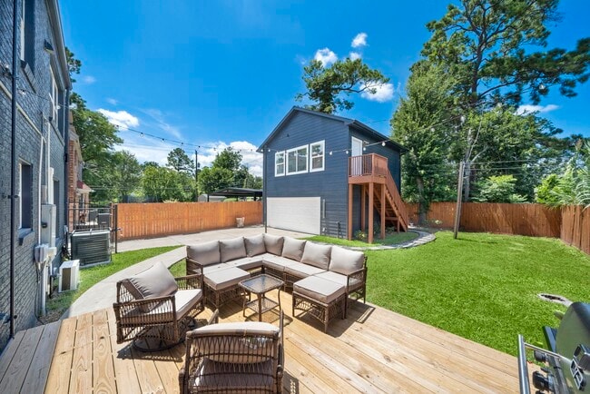 property at 3226 Oakdale St