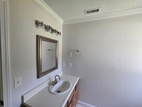 66 Horace Greeley Rd, Unit AD in Amherst, NH - Building Photo - Building Photo