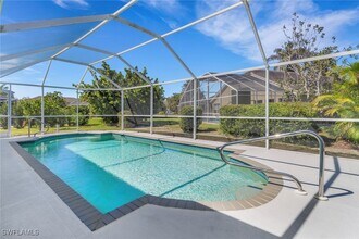 3650 Sunland Ln in Estero, FL - Foto de edificio - Building Photo