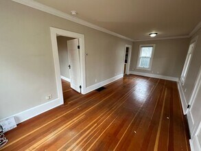 325 NW Hunter Pl in Bend, OR - Foto de edificio - Building Photo