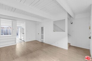 4040 Grand View Blvd in Los Angeles, CA - Building Photo