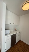 7044 Hawthorn Ave in Los Angeles, CA - Building Photo - Building Photo