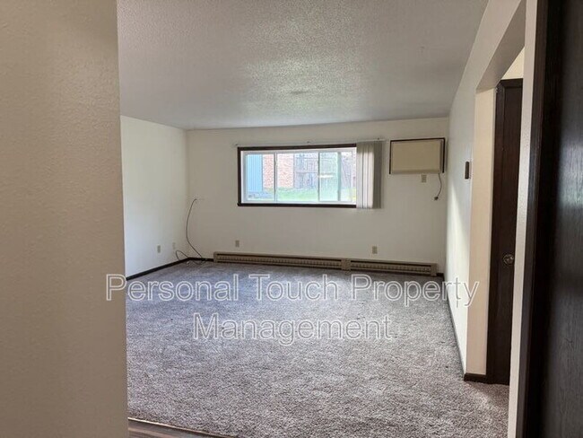 1050 Front St in Casselton, ND - Foto de edificio - Building Photo