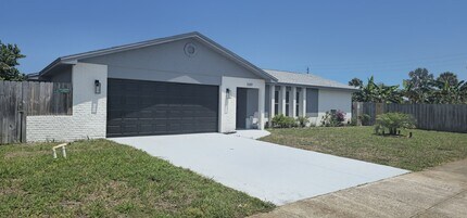 589 Coconut St in Satellite Beach, FL - Building Photo - Building Photo